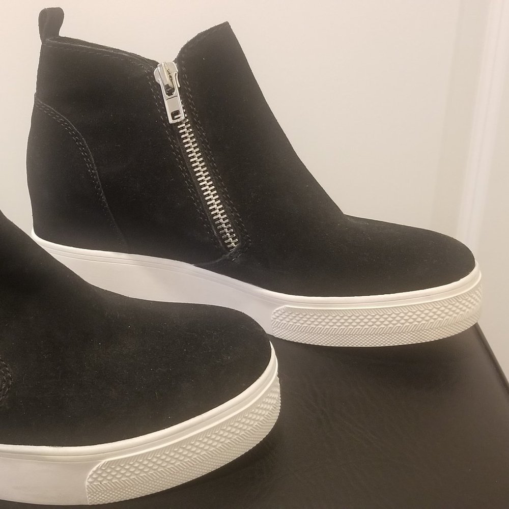 NEW Women's Black Suede Steve Madden Wedgie Sneakers, Size 9.5